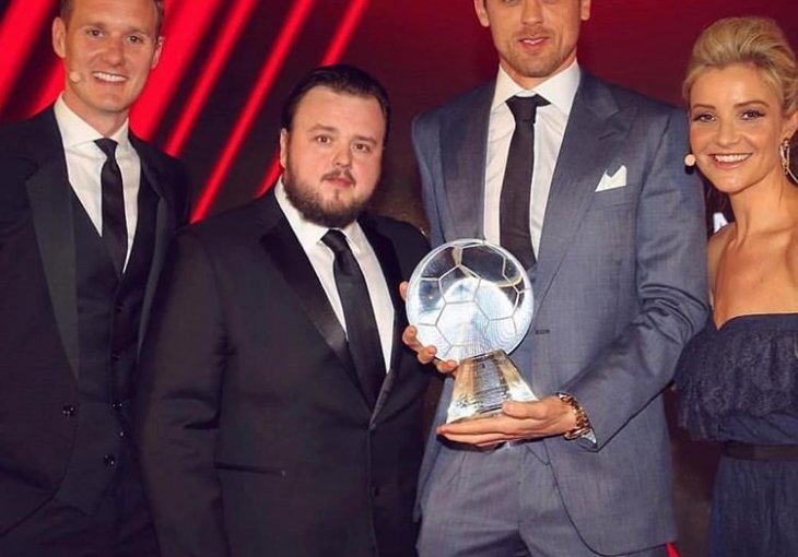 Suigrači 'umirali' od smijeha dok je Nemanja Matić preuzimao svoju nagradu za najbolji gol sezone
