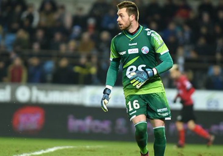 Golman u Francuskoj obilježio karijeru za sva vremena greškom stoljeća