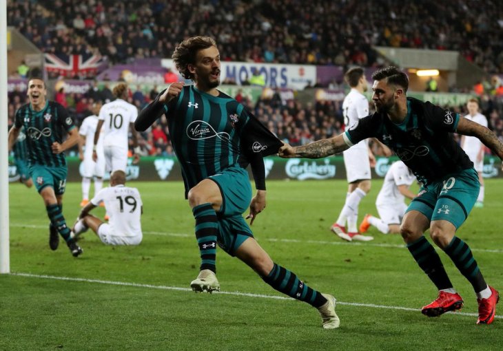 Southampton preko Swansea izborio opstanak u Premier ligi i vjerovatno ih poslao u Championship