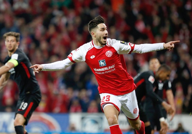 Schalke doveo prvo pojačanje za narednu sezonu!