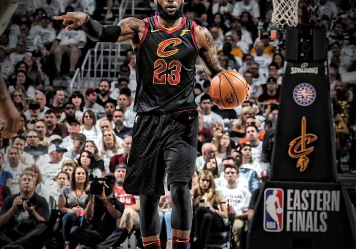 JEDNOSTAVNO NAJBOLJI Pogledajte kako je LeBron sa dvije trice srušio Boston