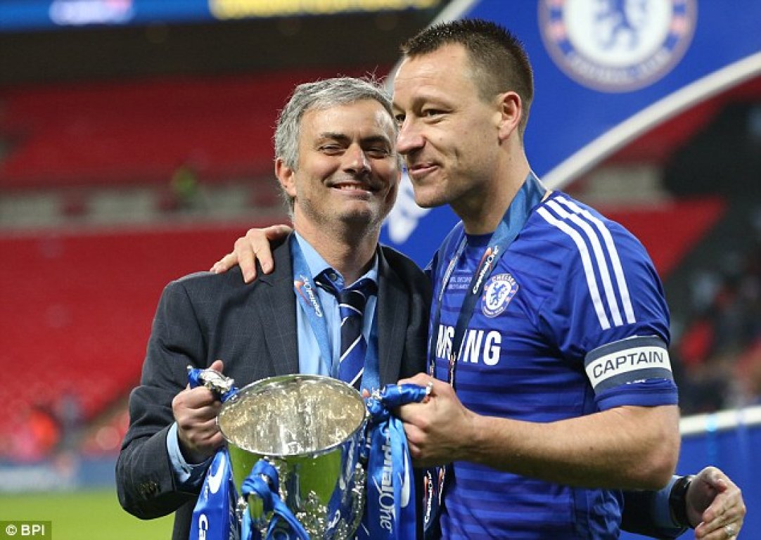263a9c5900000578-2977003-john-terry-and-jose-mourinho-celebrate-on-the-wembley-pitch-afte-a-36-1425367458945