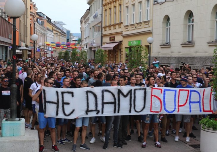 STOTINE NAVIJAČA BORCA NA ULICAMA: Traže ostavke u klubu, Borac pred gašenjem!