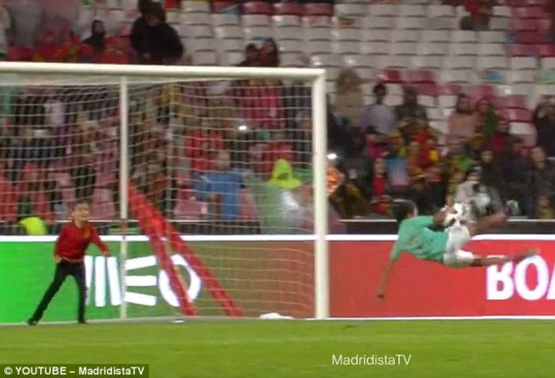 4d0785a200000578-5819249-ronaldo-jr-also-scored-with-an-acrobatic-effort-after-watching-p-a-74-1528415020654