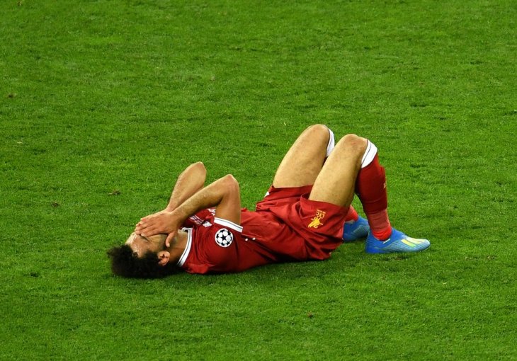 SALAH JOŠ UVIJEK NIJE SPREMAN: Pogledajte kako ga je navijač razotkrio,i dalje osjeća jake bolove u ramenu!