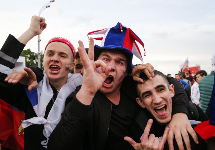 Rusi se priključili navijačima Srbije: Pogrdni politički uzvici i provokacije, FIFA će morati reagovati!