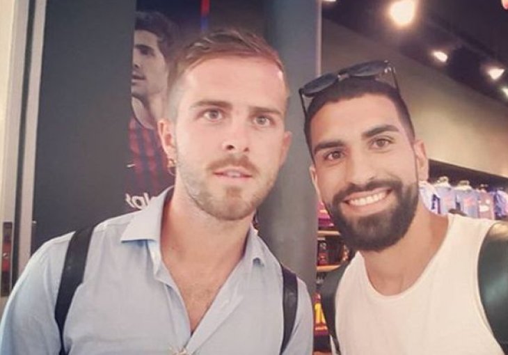 PJANIĆ IZAZVAO POMETNJU NA AERODROMU: Treba li nam bolji dokaz od ovog da seli u redove velikana?!