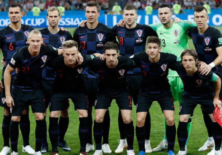 Vatreni u sretnim dresovima protiv 