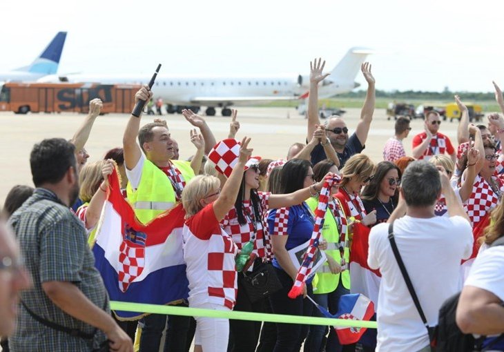 Vatreni sletjeli u Zagreb: Ludnica je počela, kulminacija tek slijedi