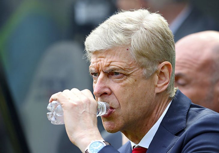 ZAŠTO PROFESORE? Wenger jednom izjavom upropastio sve što je uradio u Arsenalu