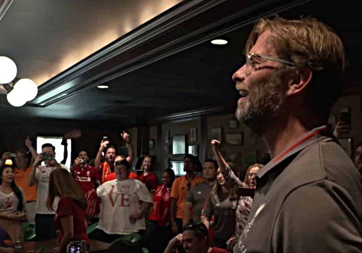 KAKAV KRALJ: Jurgen Klopp uletio u pub sa navijačima i napravio totalnu ludnicu!