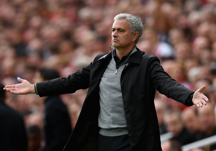 United u potpunom rasulu: Mourinho se već oprostio s navijačima, poznat i nasljednik