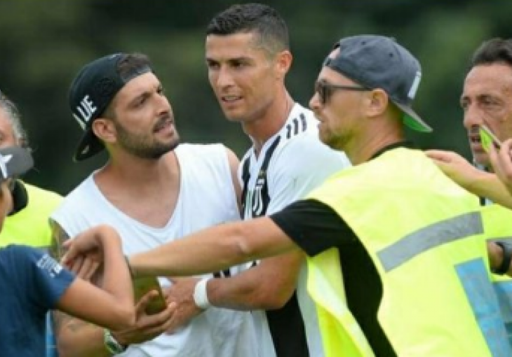 NISU POMOGLI NI ZAŠTITARI Masa navijača okružila Ronalda na njegovom debiju