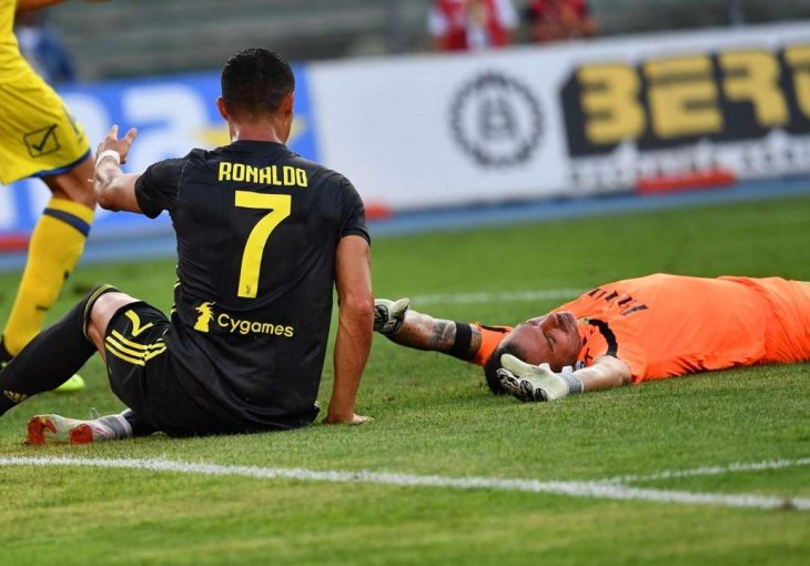 Italijanski golman zaradio teške povrede nakon sudara sa Ronaldom