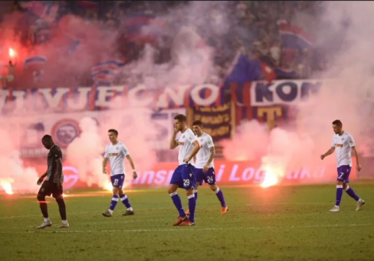 JEZIVE SCENE U SPLITU: Torcida pozvala navijače pred tribinu, a onda haos!