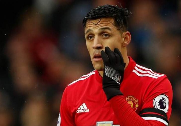 SINOĆ JE DOTAKAO SAMO DNO Alexis nije odigrao gori meč u karijeri, tjeraju ga sa Old Trafforda