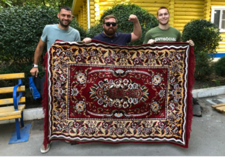 DA LI SE OVI LJUDI ŠALE: Pogledajte ubjedljivo NAJGORI dres u historiji fudbala