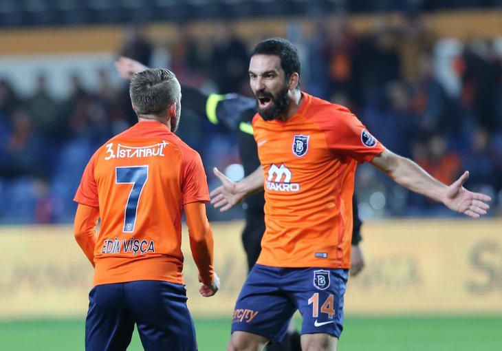 Arda Turan čestitao Bajiću na Bosanskom jeziku