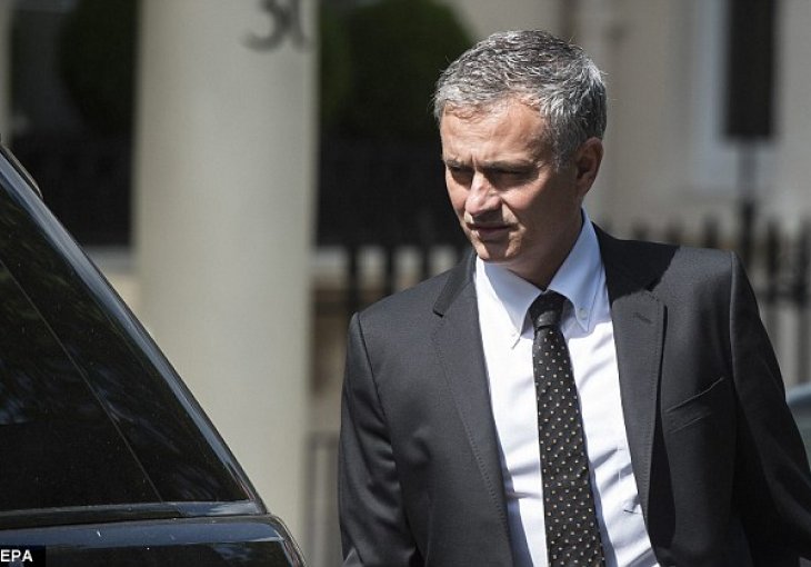 Mourinho se sredio za sinoćnji meč na Wembleyu, a onda je zapeo za kabal i propisno OSRAMOTIO