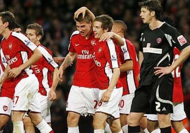 PUKAO MU ŽIVAC Donedavno igrao za Arsenal, a sada MORA u zatvor