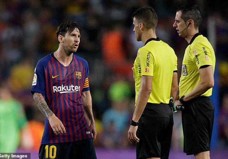 Messi kakvog ne poznajemo: Odbio se rukovati sa sudijom uz veliko vrijeđanje