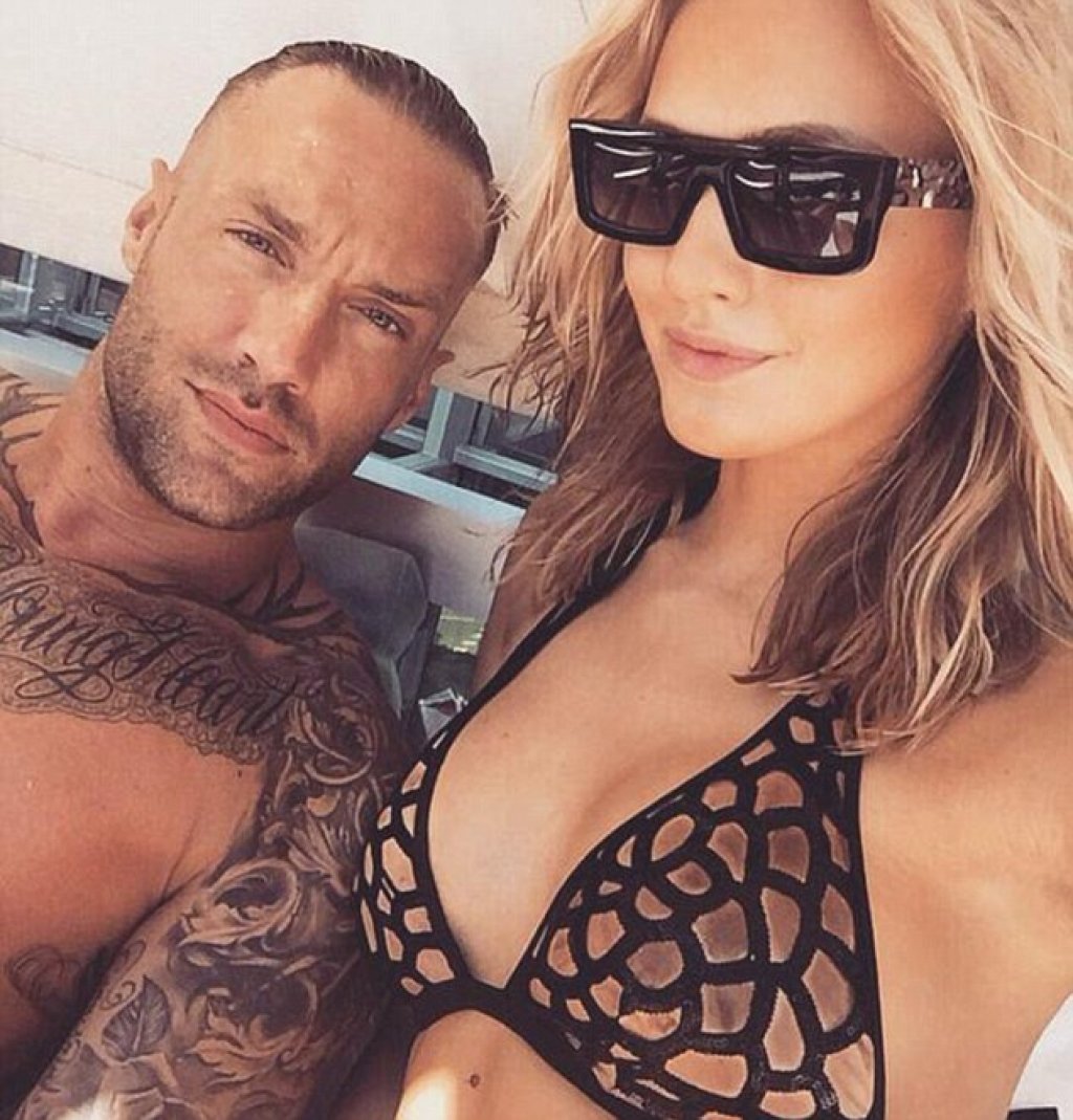 2a22c51200000578-3145895-stunning-couple-ianthe-rose-rocks-a-sexy-black-and-gold-bikini-w-m-96-1435761129727