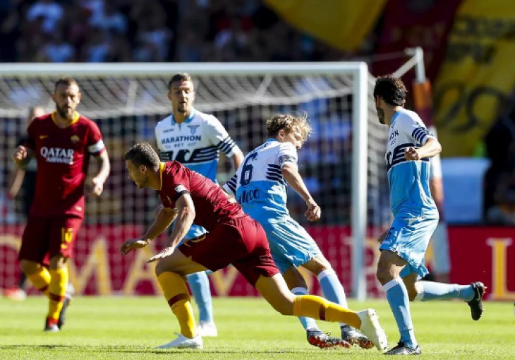 Roma slavila protiv Lazija u rimskom derbiju