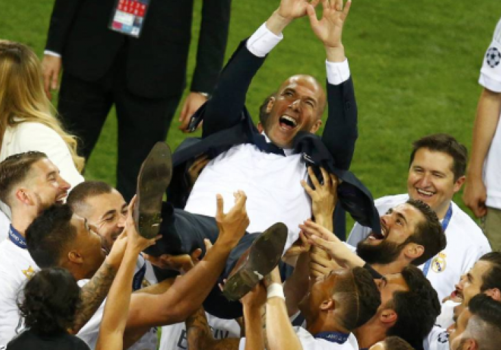 Igrači Reala otkrili poruku koju im je Zizou poslao preko WhatsAppa kada je odlučio otići!