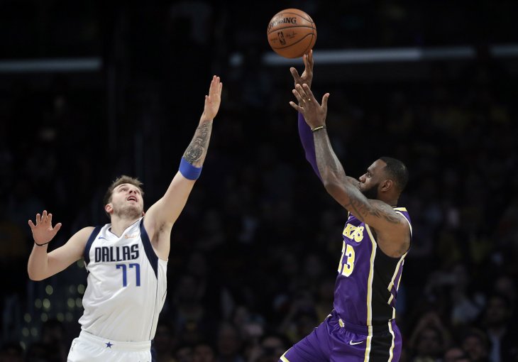 LEBRON JAMES: Nešto nije uredu s njim! Zar je krenuo igrati profesionalno sa 15 godina?