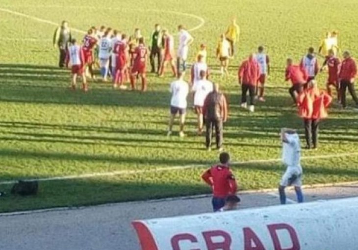 PONOVO NEMILE SCENE NA BH. TERENIMA! Golman nokautirao glavnog sudiju!