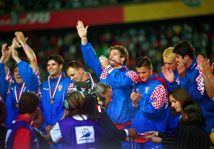 ŠTA BI MOGAO BITI RAZLOG? Neko iz generacije koja je 1998. osvojila treće mjesto želi PRODATI medalju!