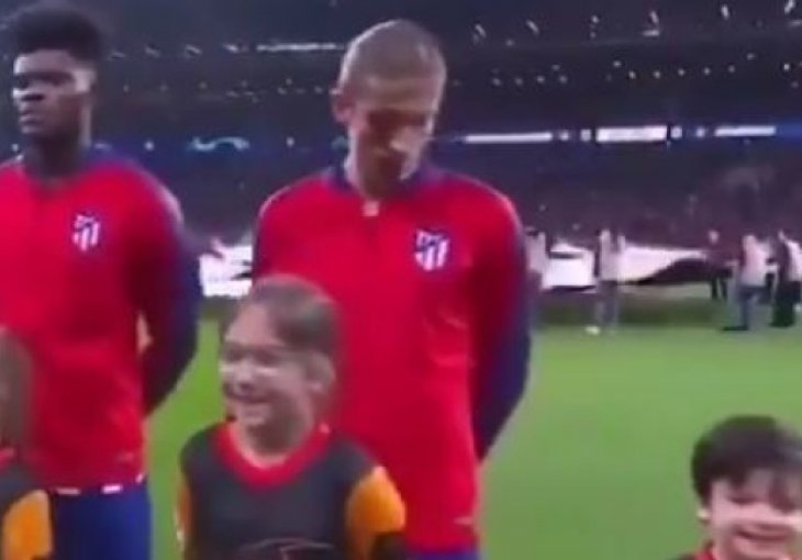 POČELA JE HIMNA LIGE PRVAKA, ALI ŠTA TO RADI GRIEZMANN? Gesta kojom je začudio sve na trenutak, a onda...