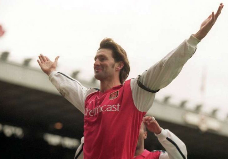 NESVAKIDAŠNJA BRUKA NEKADAŠNJEG KAPITENA ARSENALA: Ovaj blam će ka pratiti dok je živ, a na društvenim mrežama se naslađuju ovom