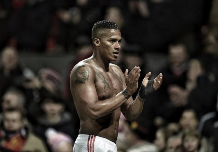 Iskusni bek Manchester Uniteda definitivno napušta klub!