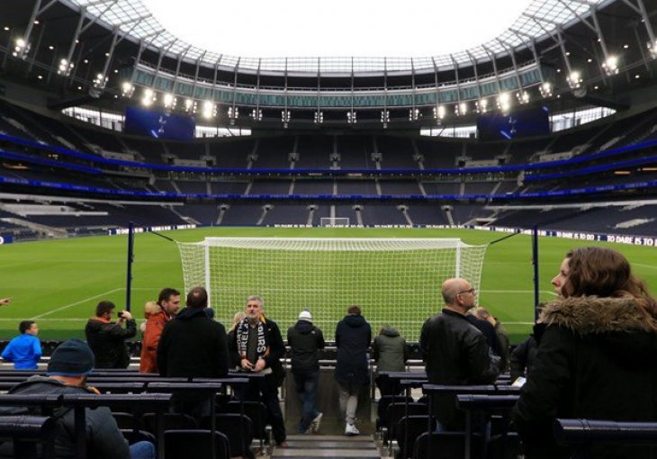 6000 SRETNIKA JE IMALO PRILIKU DA POGLEDA NOVI DOM: Stadion od 850 miliona funti je napokon GOTOV