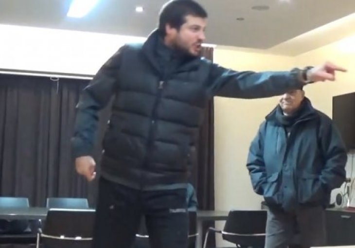 VESELO U KOMŠILUKU: Trener Radničkog poludio, umalo došlo do fizičkog obračuna s vođom navijača; 