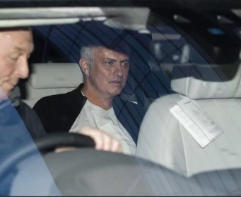 Mourinho napustio hotel i uputio kratku poruku novinarima