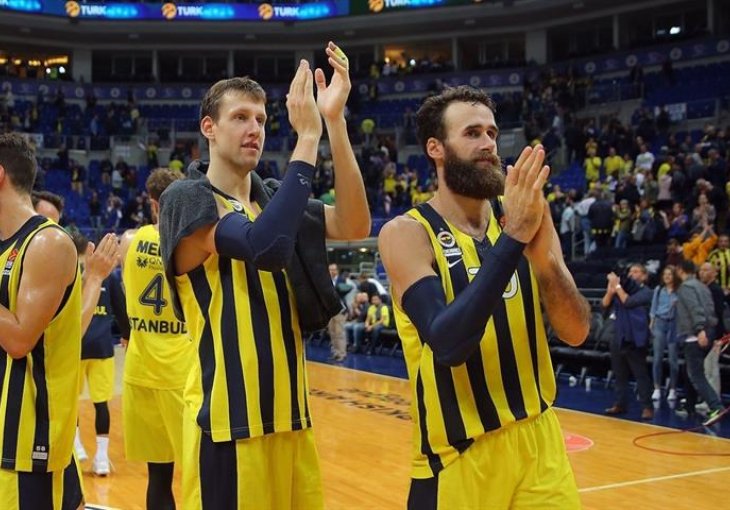 FENER PROTUTNJAO PODGORICOM: Centarska linija raspoložena
