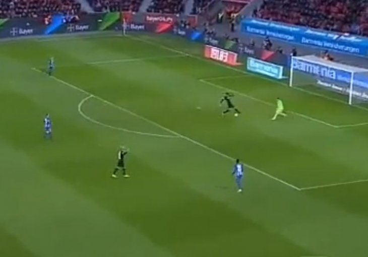 Golman Herthe AMATERSKOM GREŠKOM poklonio gol Leverkusenu
