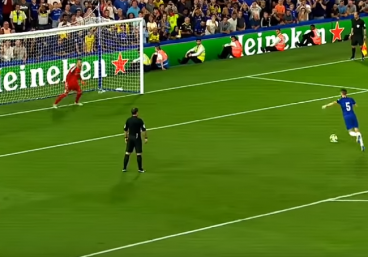 DA LI JE OVO NEKO PRIMJETIO SINOĆ ? Veznjak Chelsea izvodi penal na neobičan način, ali s velikim uspjehom