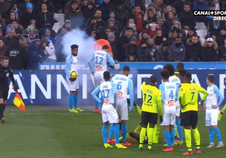 Prekinuta utakmica Marseille-Lille, sudija povukao igrače sa terena!