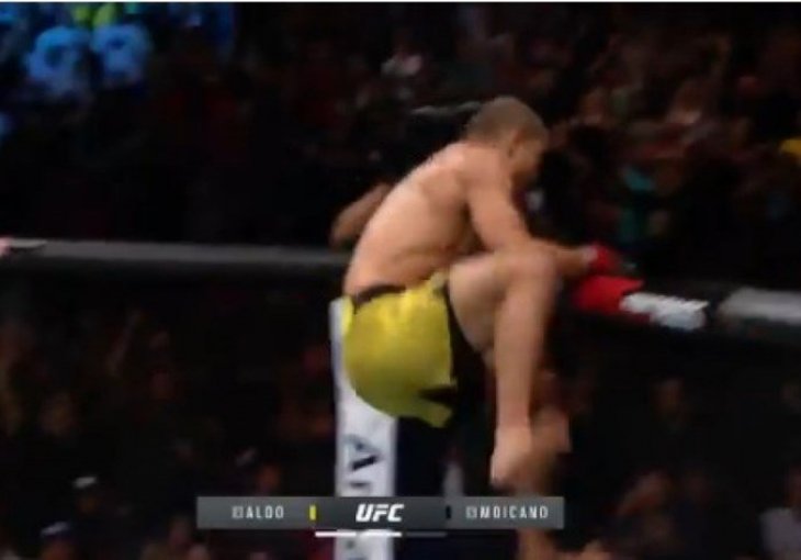 Bivši UFC-ov prvak brutalnim udarcima nokautirao rivala pa skočio u publiku