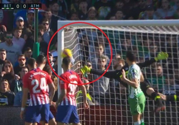 DE GEA JE BIO ČUDESAN, ALI ON GA JE ZASJENIO Pogledajte nestvarnu odbranu, zbog ovog ga smatraju najboljim na svijetu