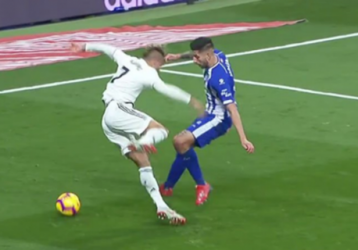 DOVELI SU GA I NAJAVILI KAO RONALDOVOG NASLJEDNIKA: Nakon ove blamaže smije mu se nogometni svijet!