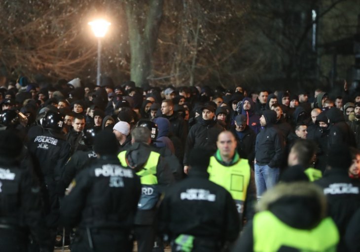 ČEŠKA POLICIJA OBJAVILA SNIMKU Bad Blue Boysi divljali u Plzenu