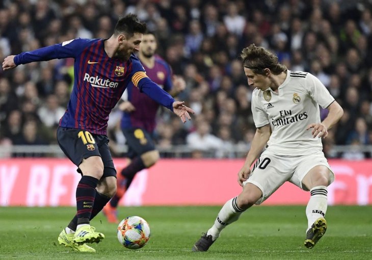 LUKA MODRIĆ NA UDARU NAVIJAČA Klaune vrati Zlatnu loptu i izvini se zbog prevare