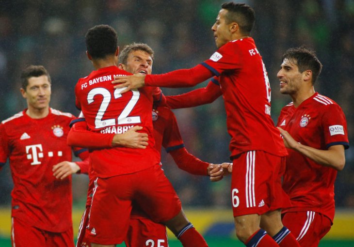 GRABE KA ODBRANI NASLOVA Bayern ispalio petardu kod M'Gladbacha