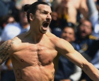 IBRA UVIJEK U CENTRU PAŽNJE U svlačionici Galaxyja odvrnuo OVAJ regionalni hit, atmosfera proključala