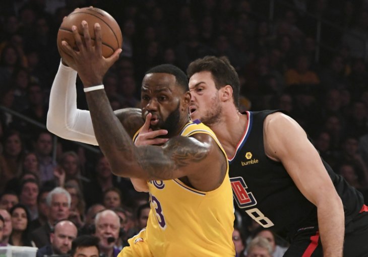 Sunsi kreirali iznenađenje večeri, LeBron sve dalje od doigravanja, Heat na Wadeov pogon
