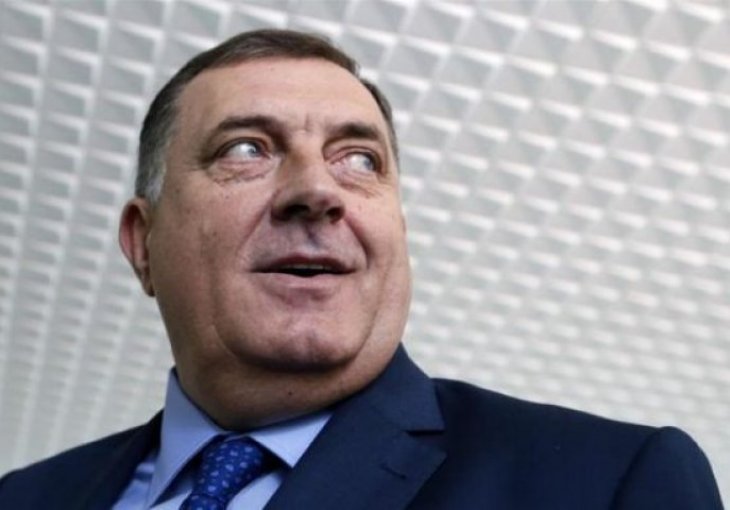 IPAK JE VELIKI ČOVJEK PRIJE SVEGA Milorad Dodik uplatio veću sumu novca jednom fudbalskom klubu iz Sarajeva